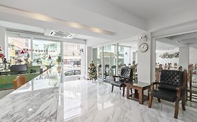 Royale 8 Ville Guest House